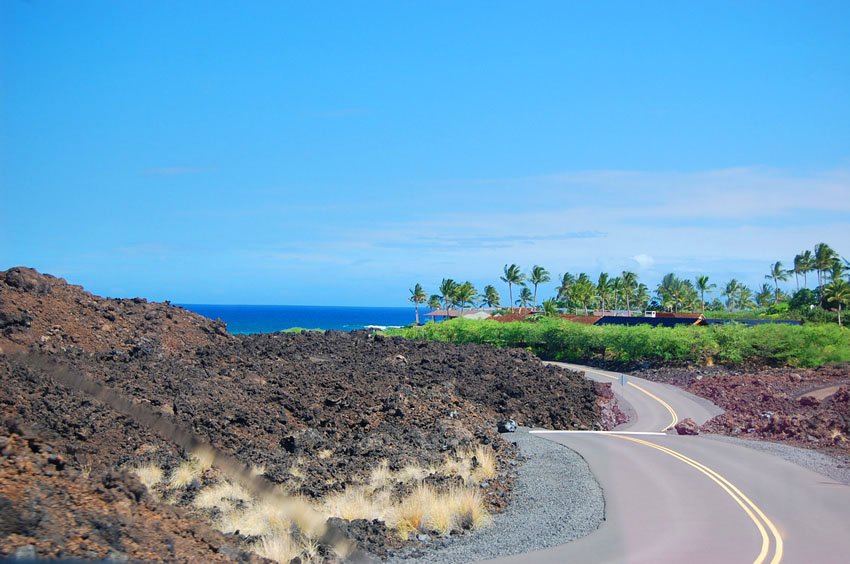 Road to Kikaua Beach