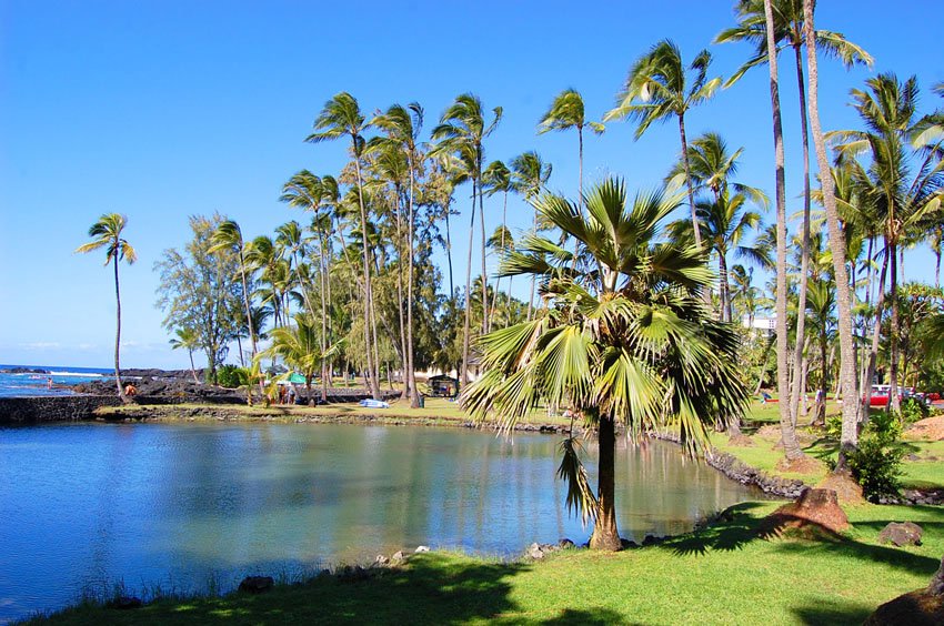 Leleiwi Beach fishpond