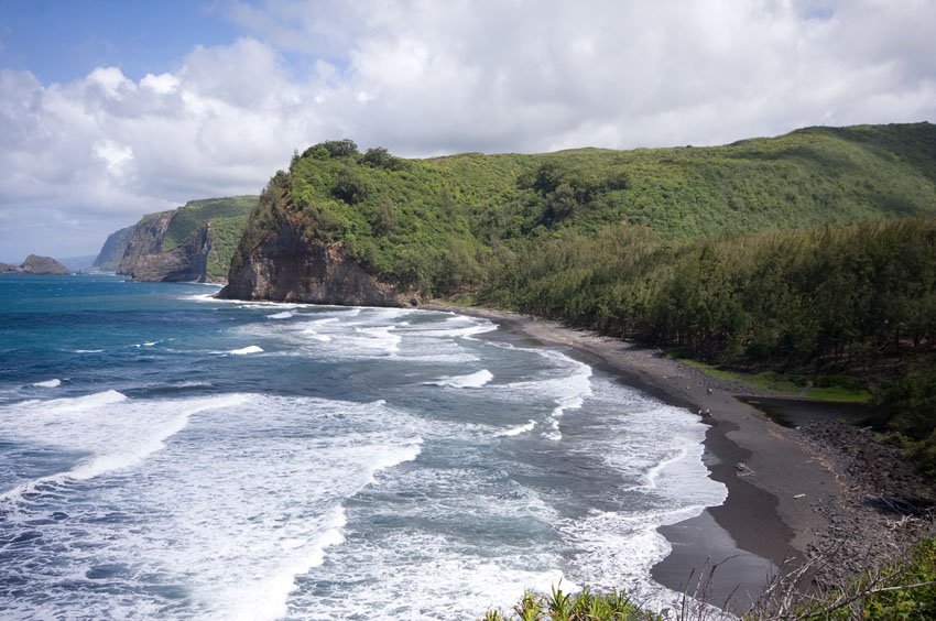 Pololu Valley Beach