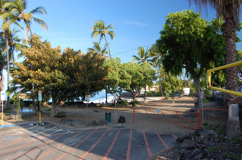 Entry to Magic Sands Beach