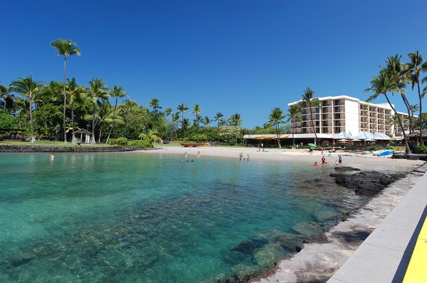 Kamakahonu Beach