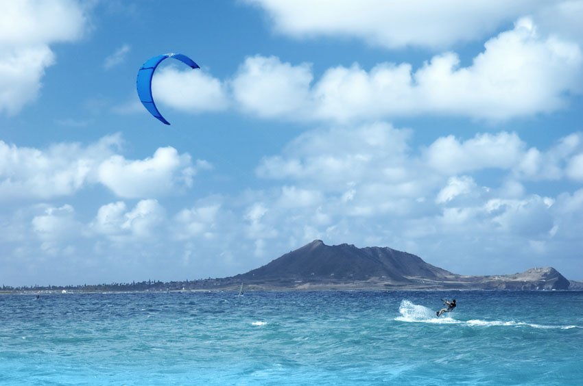 Kitesurfing at Kailua Beach