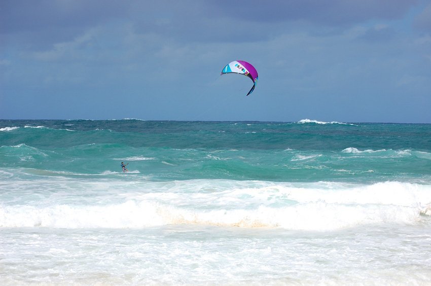 Kitesurfing at Waimea Bay