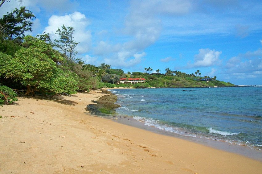 Aliomanu Beach