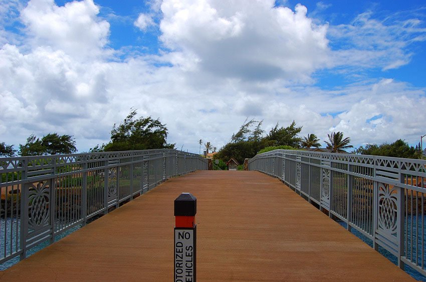 Bridge leads to Waipouli Beach Park