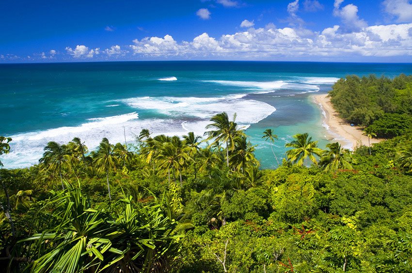 Ke'e Beach seen from Kalalau Trail