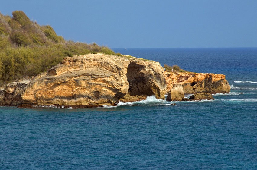 Nearby Makahuena Point