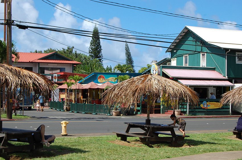 Picnic tables in Hanalei