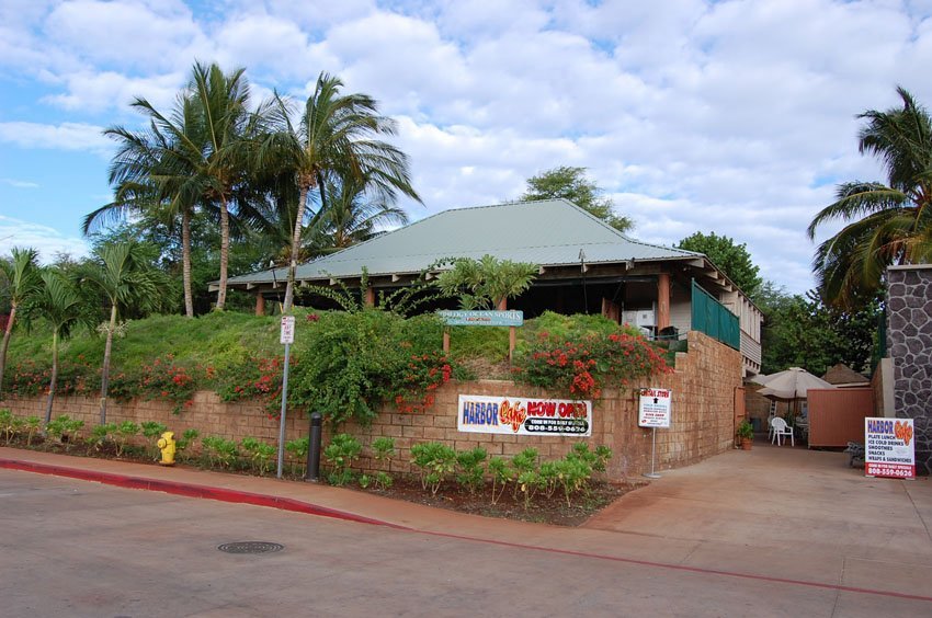 Manele Harbor store and cafe