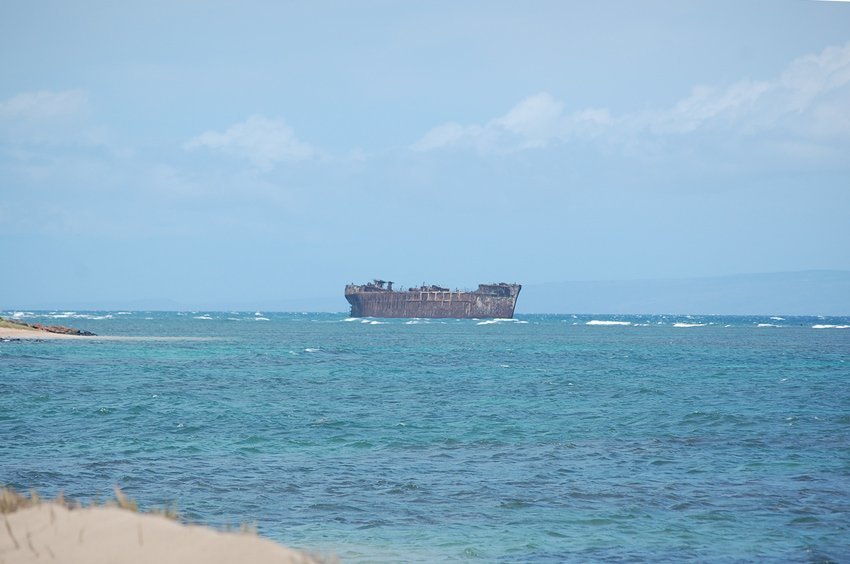 >Old shipwreck