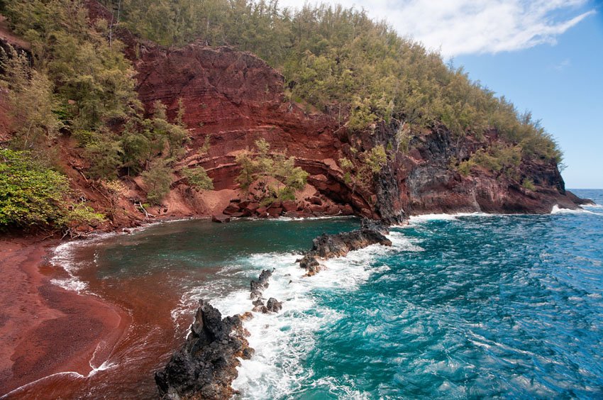 Kaihalulu Red Sand Beach