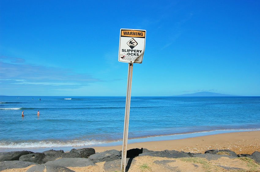 Slippery rocks sign