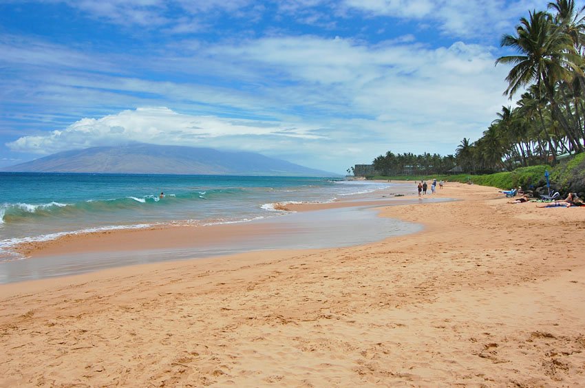 Long sandy beach on Maui