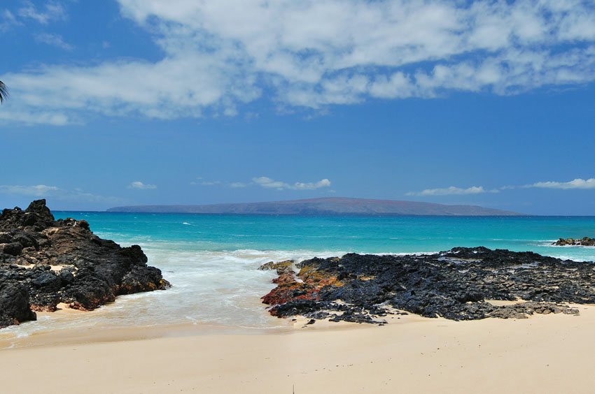 Kaho'olawe island in the distance