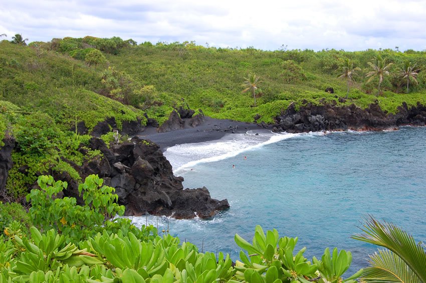 Waianapanapa Black Sand Beach