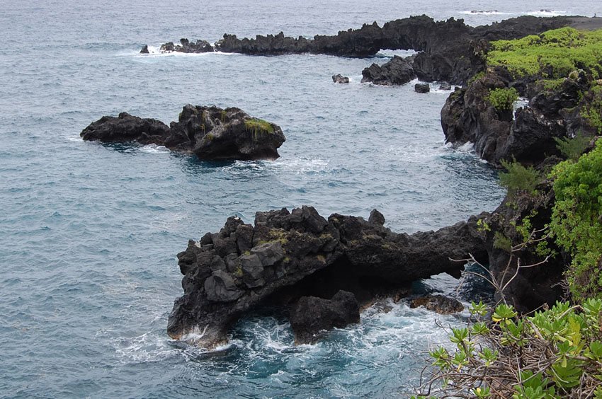 Waianapanapa Black Sand Beach on Maui