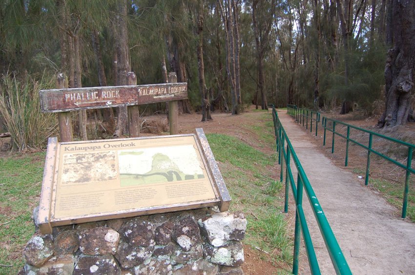 Short trail to Kalaupapa Peninsula Lookout