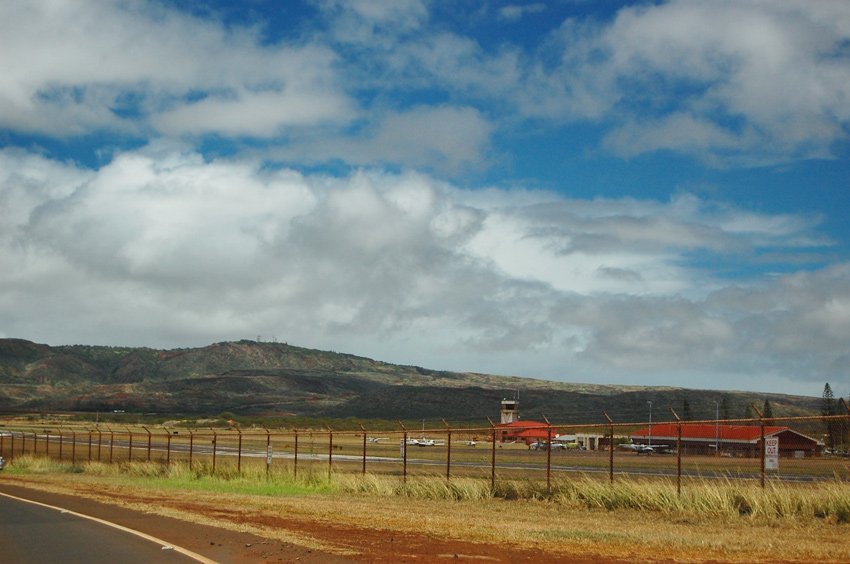 Airport seen from Maunaloa Hwy (Route 460)