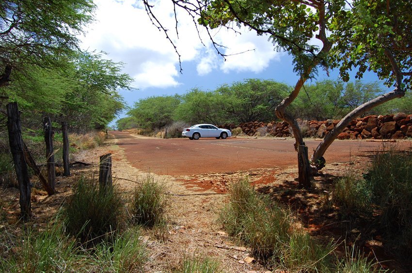 Paka'a Beach parking