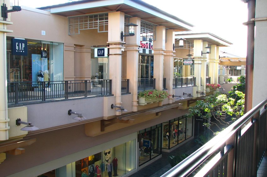 Brand stores in Ala Moana Center