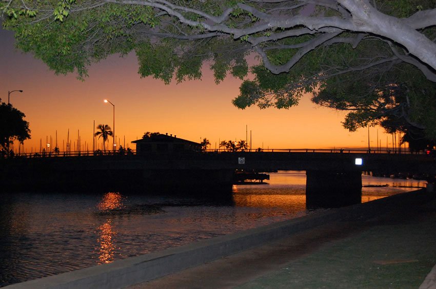 Bridge to Waikiki at Ala Moana Blvd