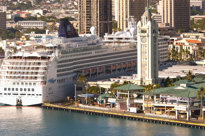 Aloha Tower and a cruise ship