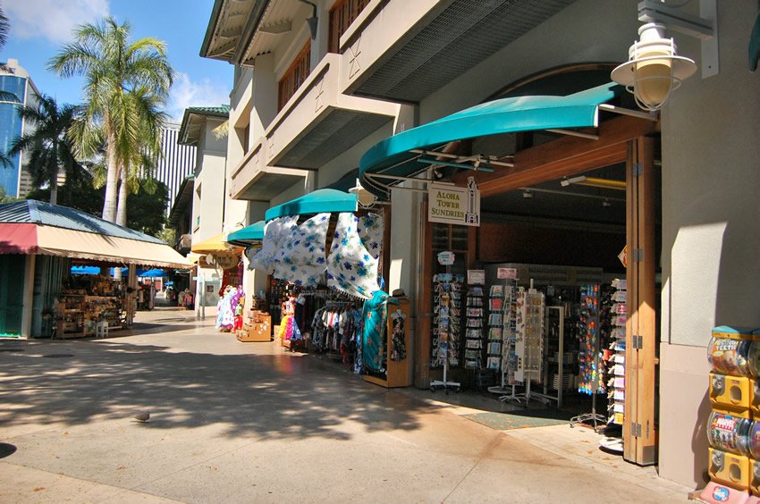 Hawaiian souvenir stores