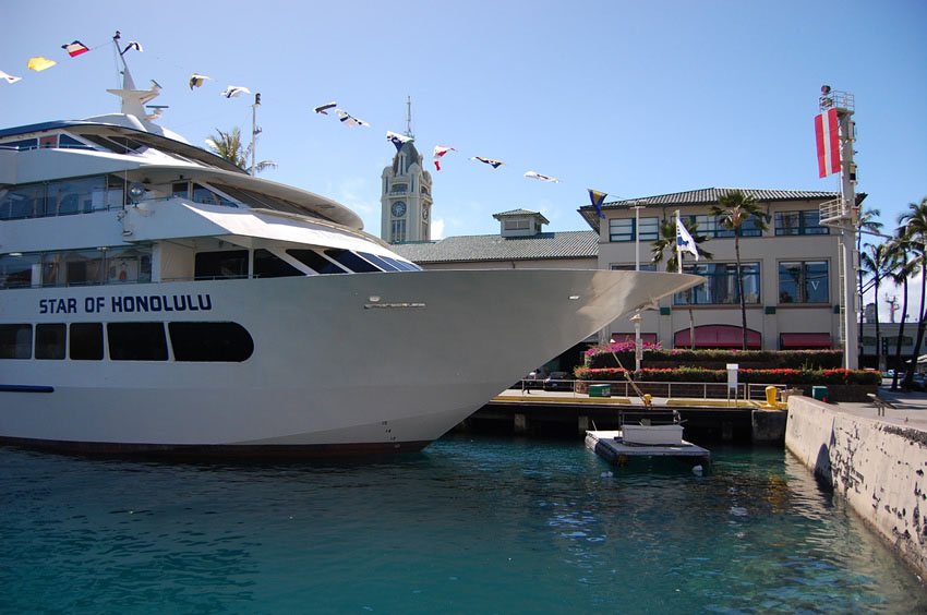 Star of Honolulu dinner cruise ship