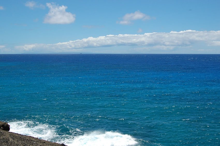 Nice clear day on Oahu's south shore