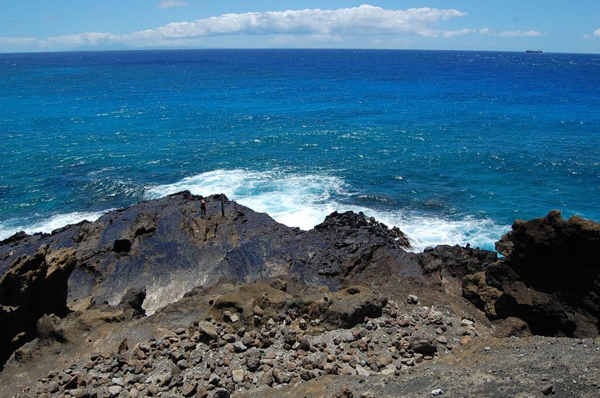 Sea cliff reaching into the ocean