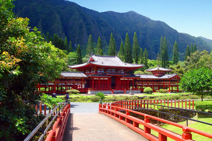 Walkway to the Byodo-In Temple