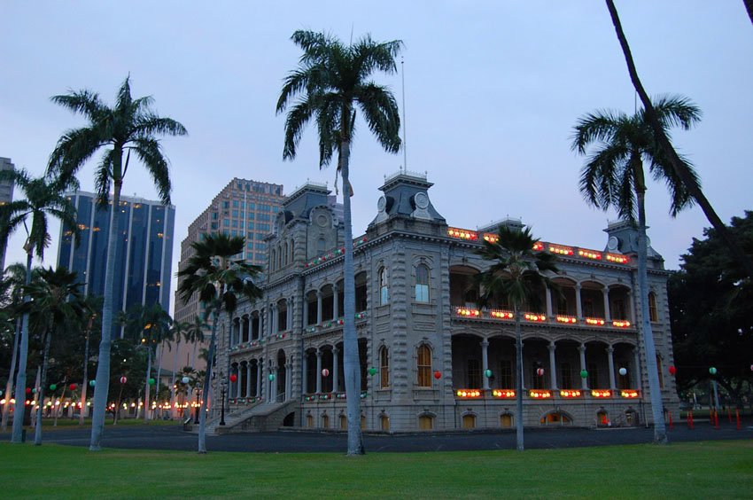 Iolani Christmas decoration