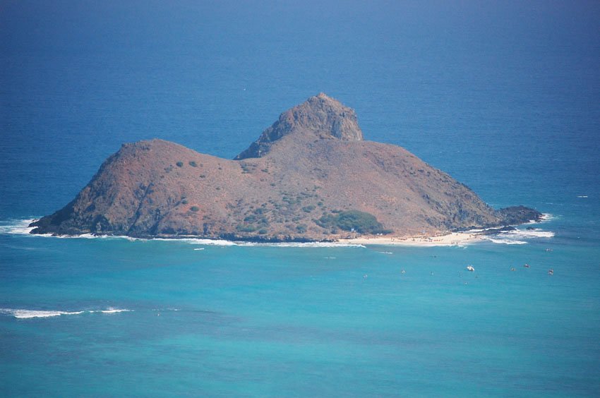 Mokulua Nui Island