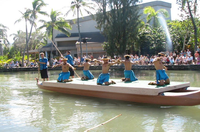 Hawaiian canoe dance