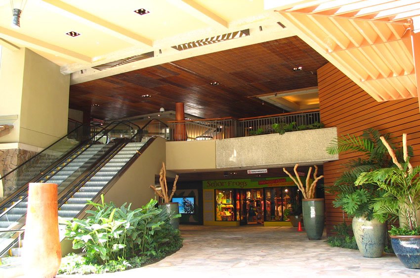 Shopping mall in Waikiki