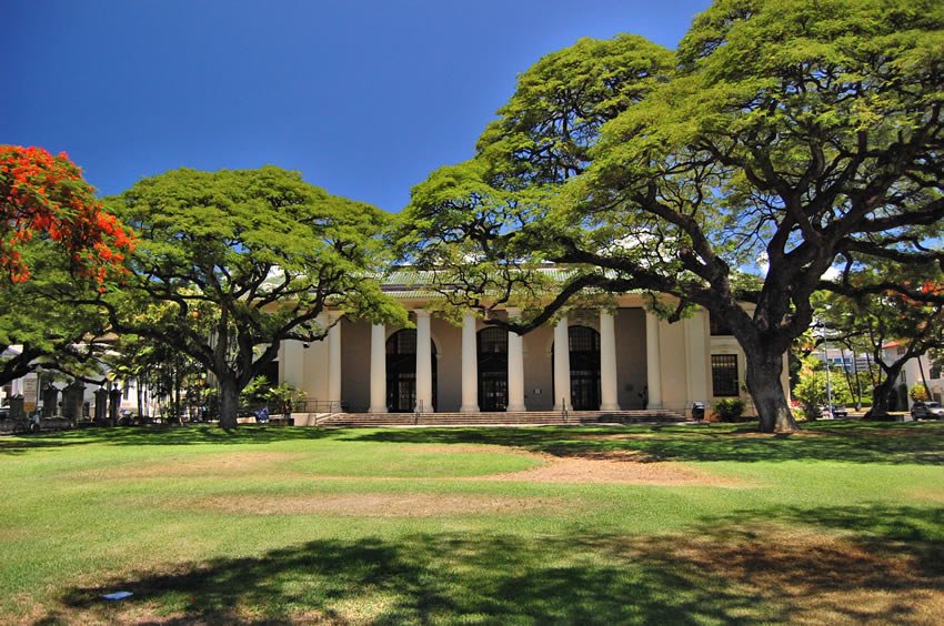 The front side of Hawaii State Library