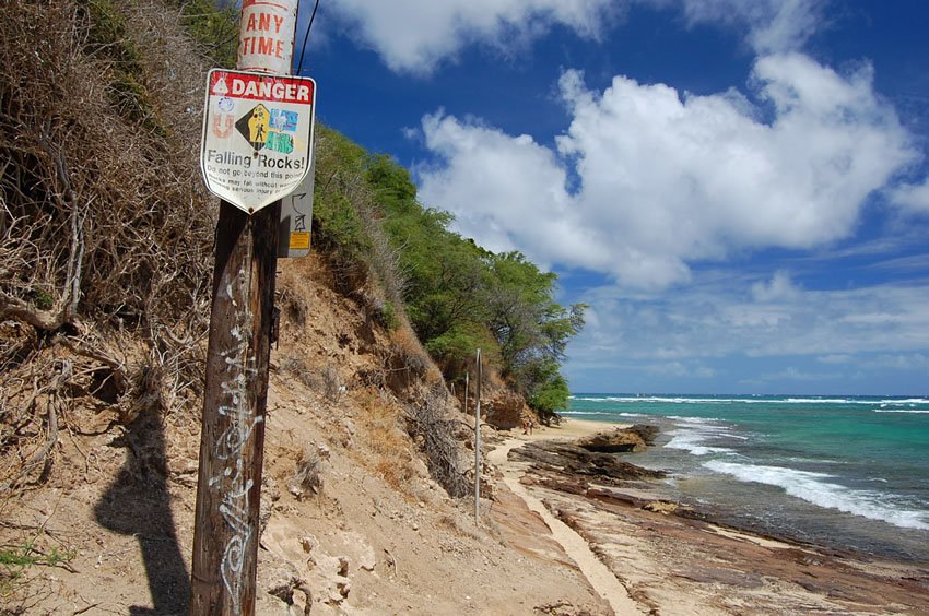 Diamond Head Beach Park signs