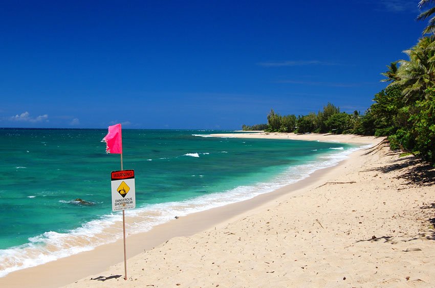 Dangerous shorebreak warning sign