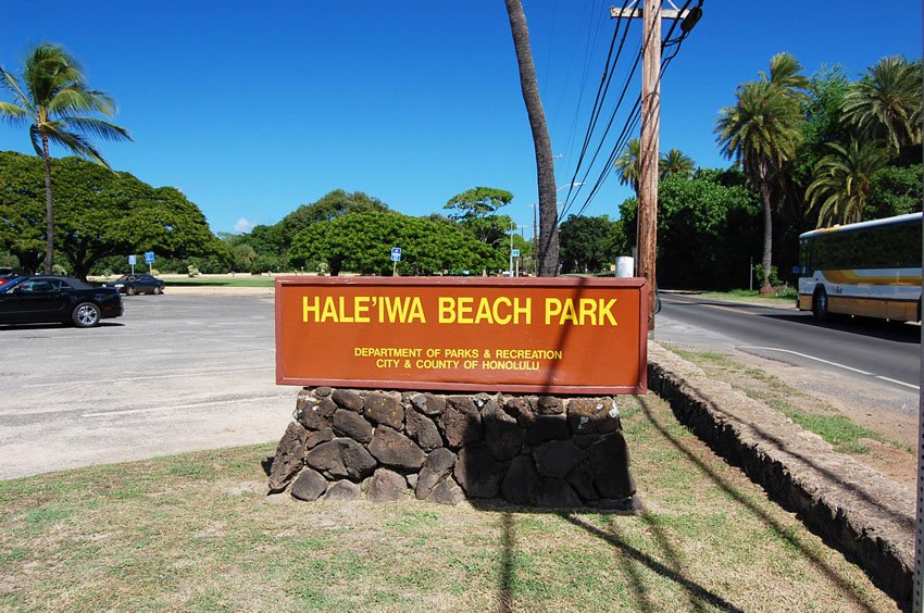 Hale'iwa Beach Park sign