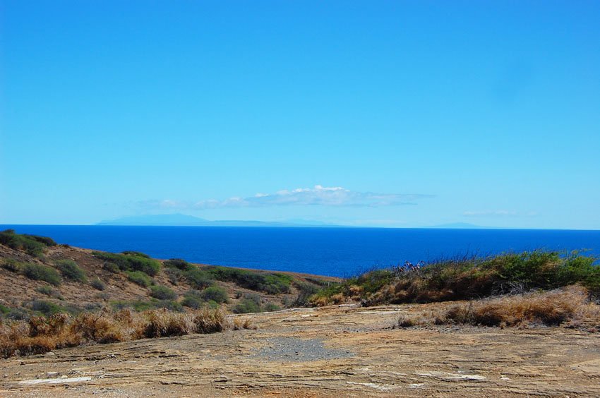 Neighbor islands on the horizon