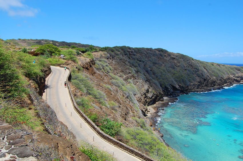 Steep road to Hanauma Bay Beach