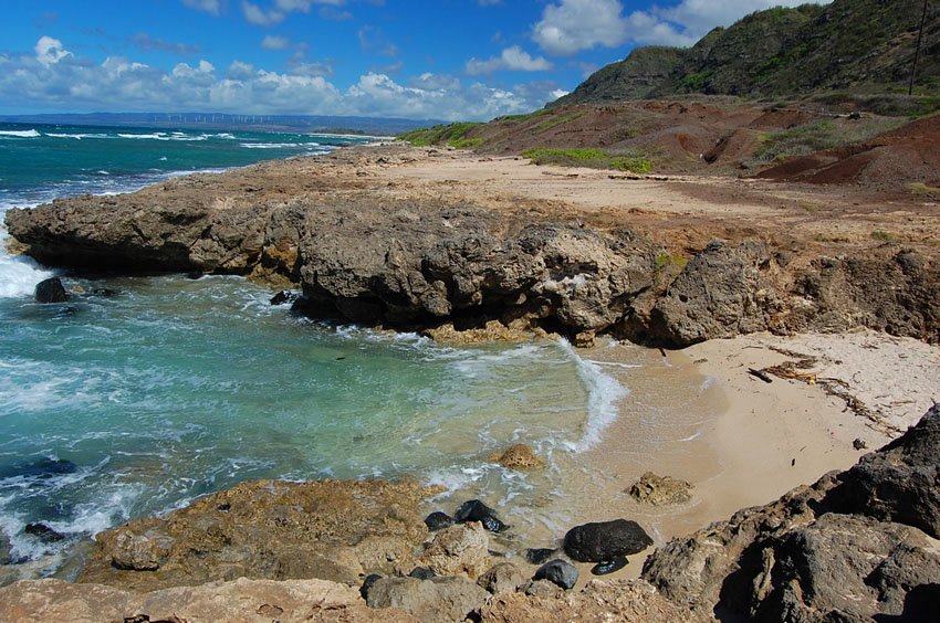 Small cove near Ka'ena Point