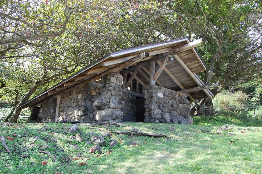 Kahana Bay restrooms