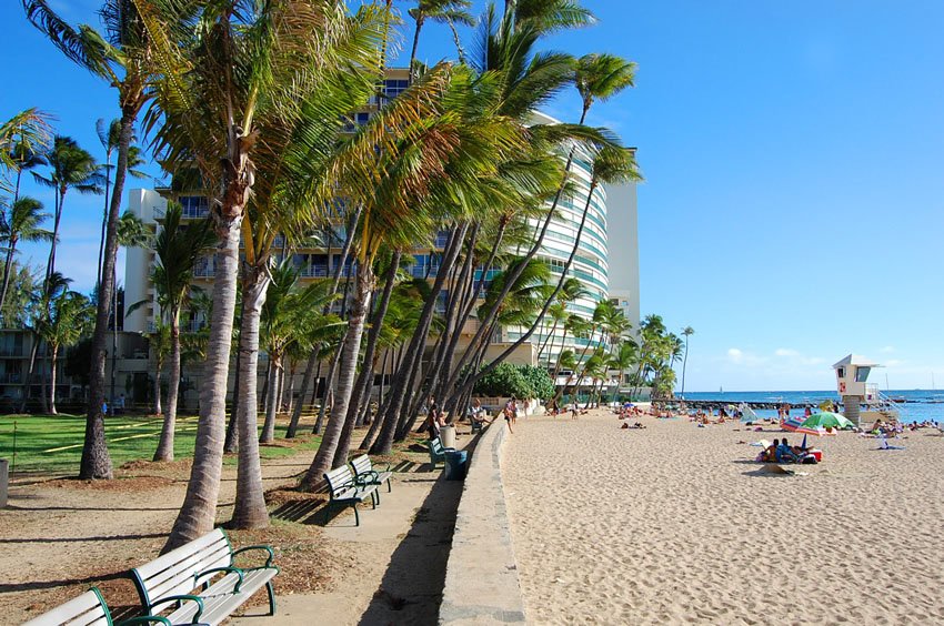 Beach at the eastern end of Waikiki