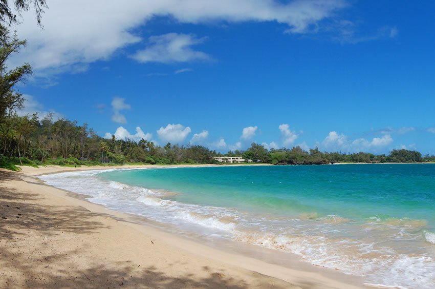 Crescent-shaped beach in Hau'ula