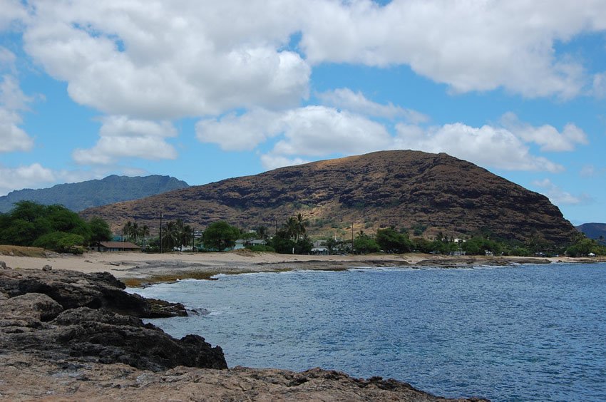 Rocky beach on Oahu's west coast