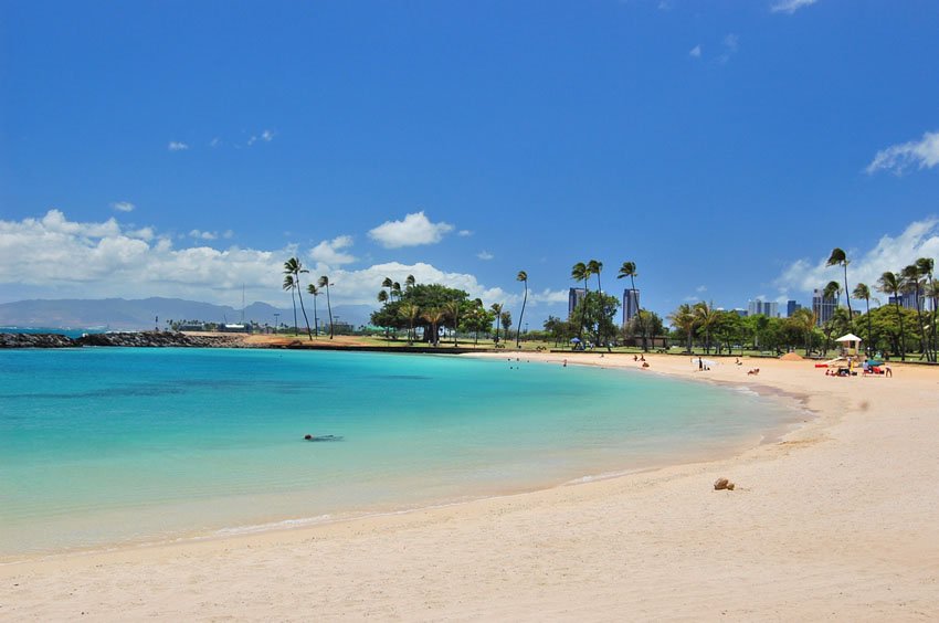 Good swimming beach in Honolulu