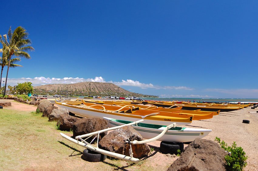 Kayaks on Maunalua Bay