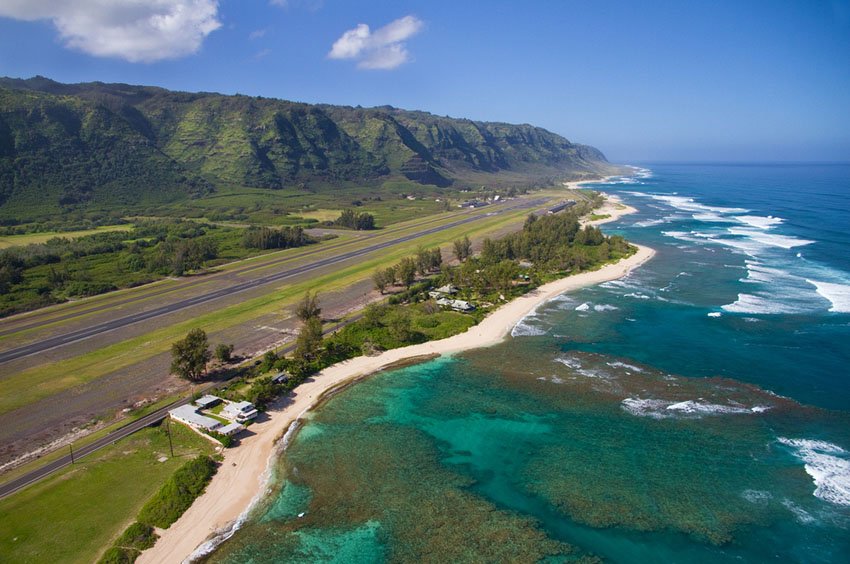 Aerial view of Mokule'ia Beach Park