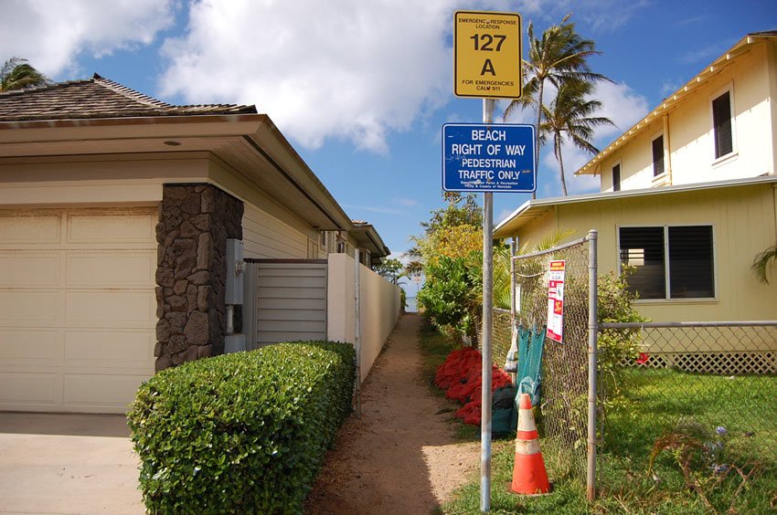 Entrance to Paiko Beach